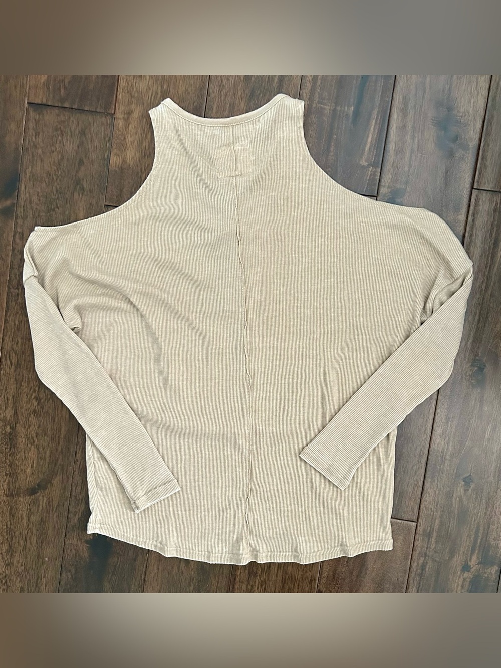 Chaser Cold Shoulder Lace Up Ribbed Top Wheat XS NWT - Picture 5 of 5